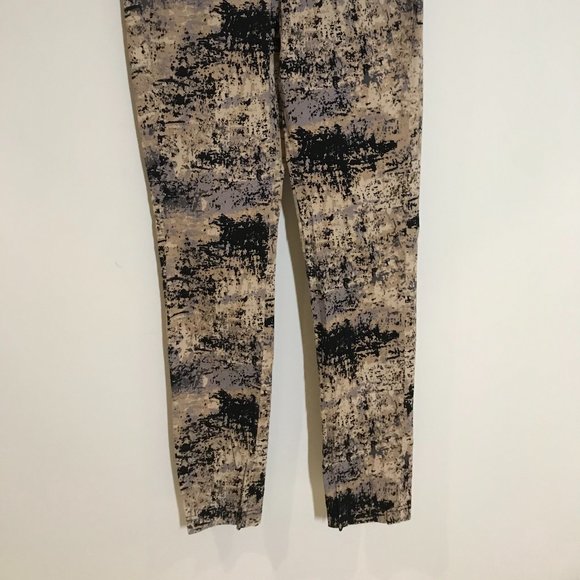 Stylish Women's Skinny Pants - Black and Tan - Picture 2 of 5